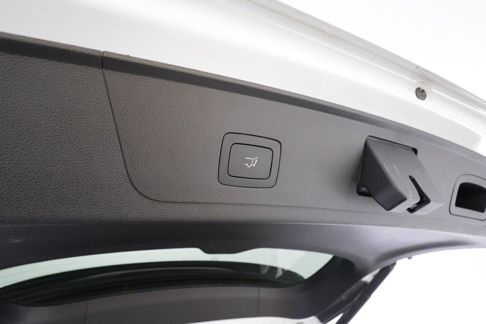 Maxus Euniq 6 2023 Grand Suv Summer Edition - | ACC | Panorama | Sähkönahat | 360° | Kaistavahti | BSM | Ambient | Keyless | LED | Digimittaristo | Suomiauto | 2x renkaat aluin | 