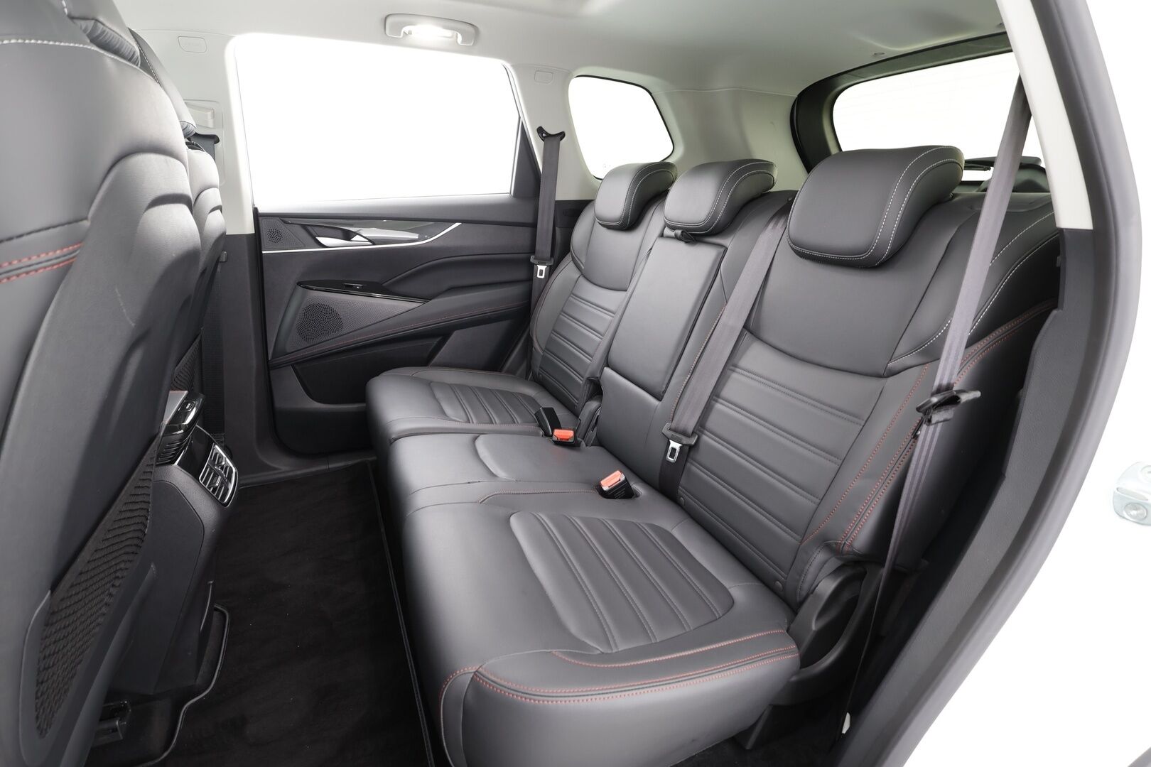 Maxus Euniq 6 2023 Grand Suv Summer Edition - | ACC | Panorama | Sähkönahat | 360° | Kaistavahti | BSM | Ambient | Keyless | LED | Digimittaristo | Suomiauto | 2x renkaat aluin | 