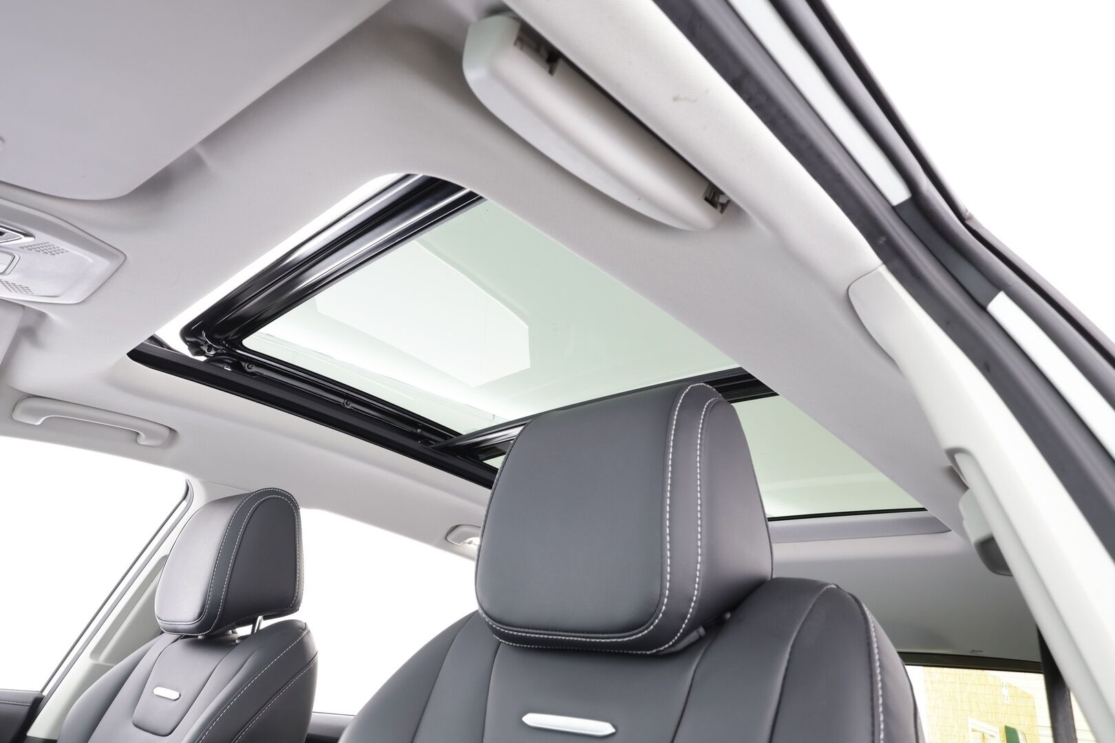Maxus Euniq 6 2023 Grand Suv Summer Edition - | ACC | Panorama | Sähkönahat | 360° | Kaistavahti | BSM | Ambient | Keyless | LED | Digimittaristo | Suomiauto | 2x renkaat aluin | 