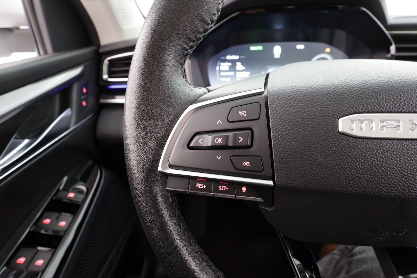 Maxus Euniq 6 2023 Grand Suv Summer Edition - | ACC | Panorama | Sähkönahat | 360° | Kaistavahti | BSM | Ambient | Keyless | LED | Digimittaristo | Suomiauto | 2x renkaat aluin | 