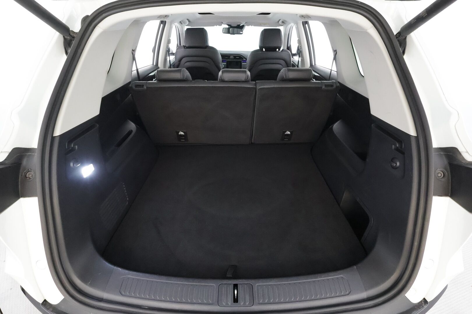 Maxus Euniq 6 2023 Grand Suv Summer Edition - | ACC | Panorama | Sähkönahat | 360° | Kaistavahti | BSM | Ambient | Keyless | LED | Digimittaristo | Suomiauto | 2x renkaat aluin | 