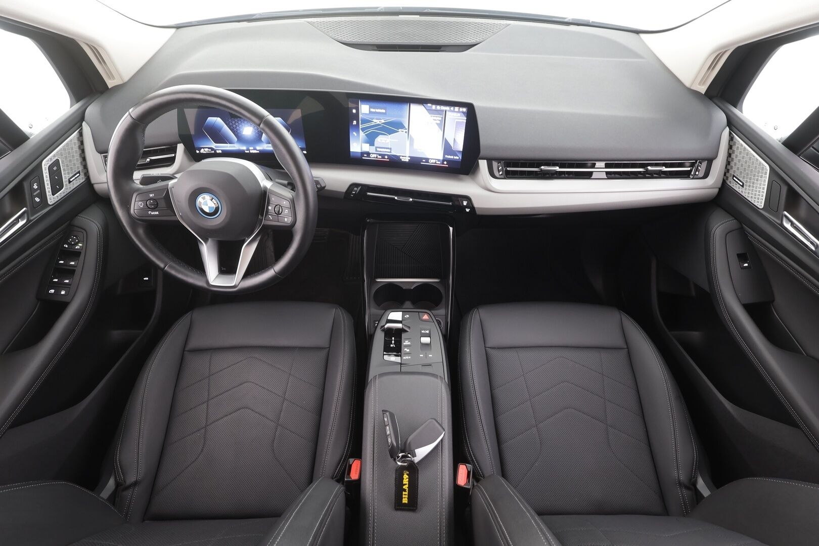 BMW 225 2023 U06 Active Tourer 225e xDrive Charged Edition - | Vakkari | Lisälämmitin | Koukku | Widescreen | Hierovat nahat | P.Kamera | LED | H/K | Apple&Android | 1.Om Suomi-auto | Kahdet Renkaat | Merkkihuollettu |
