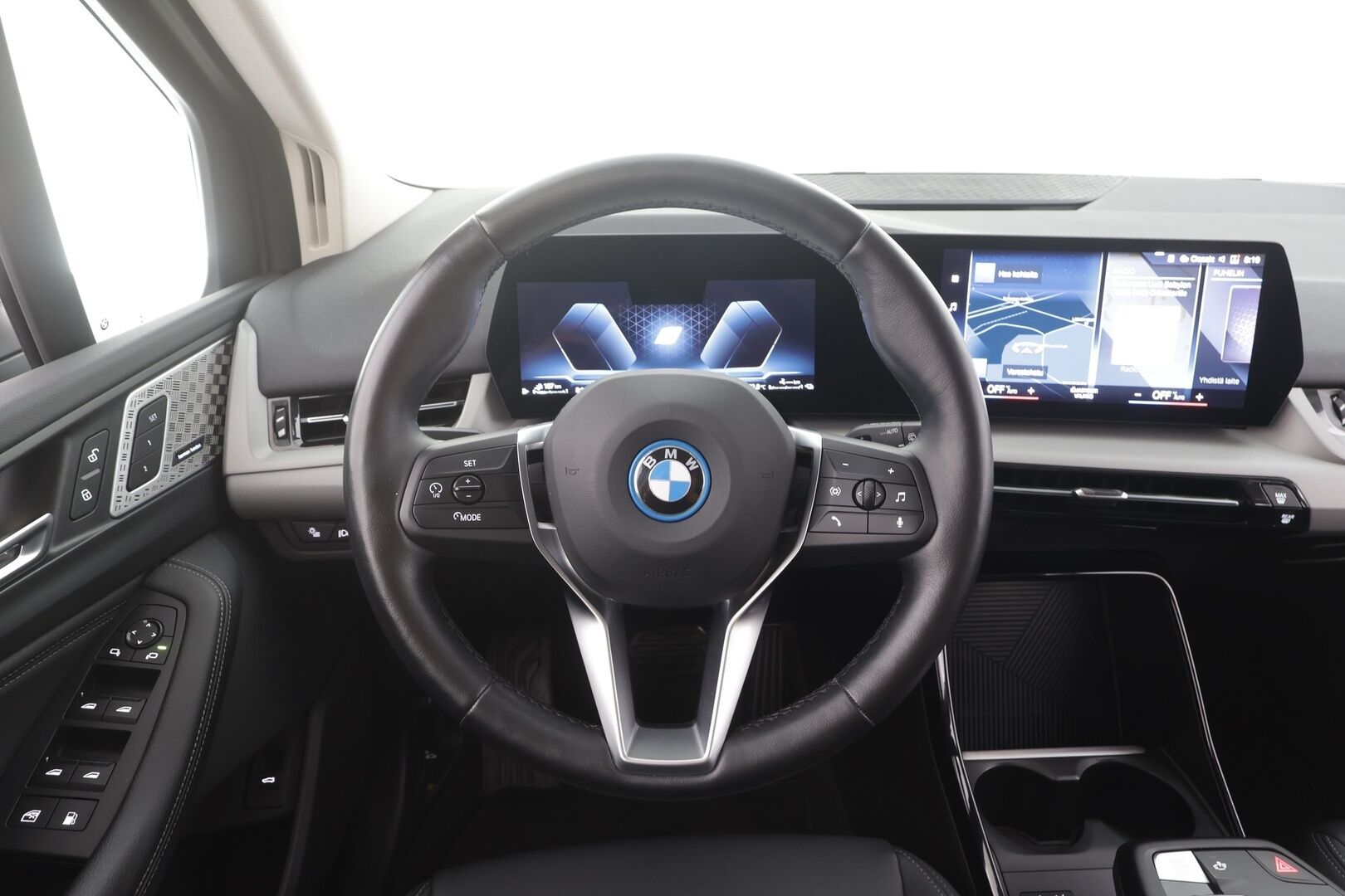BMW 225 2023 U06 Active Tourer 225e xDrive Charged Edition - | Vakkari | Lisälämmitin | Koukku | Widescreen | Hierovat nahat | P.Kamera | LED | H/K | Apple&Android | 1.Om Suomi-auto | Kahdet Renkaat | Merkkihuollettu |