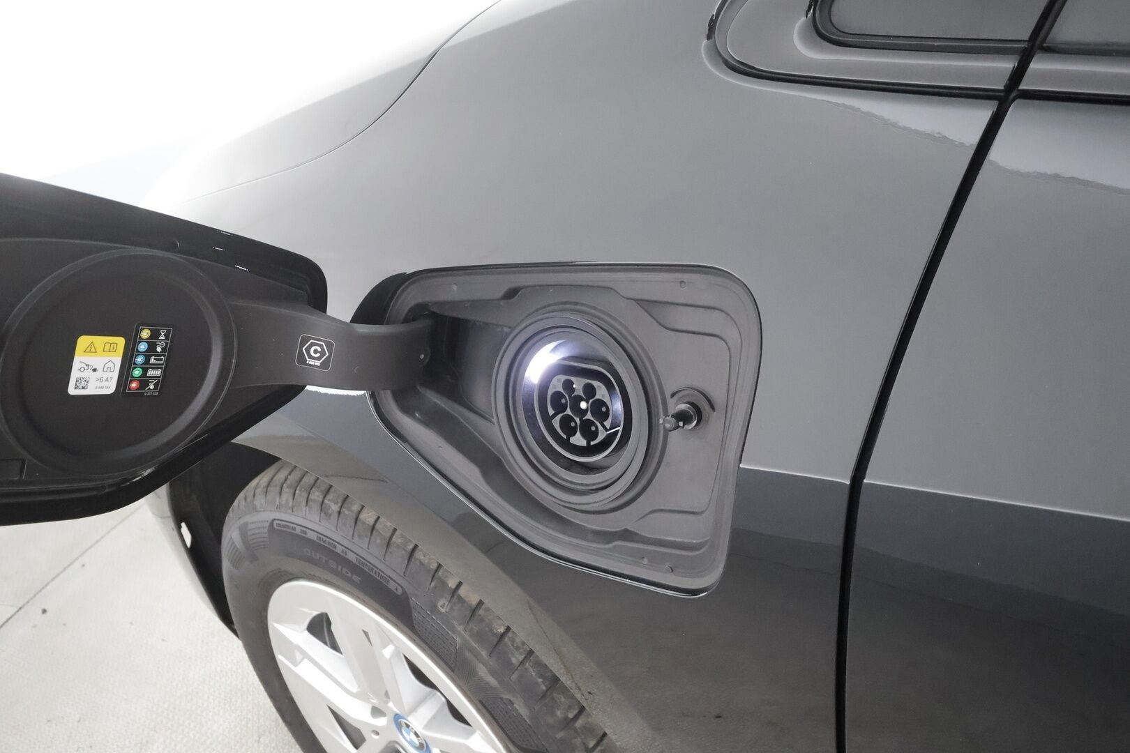 BMW 225 2023 U06 Active Tourer 225e xDrive Charged Edition - | Vakkari | Lisälämmitin | Koukku | Widescreen | Hierovat nahat | P.Kamera | LED | H/K | Apple&Android | 1.Om Suomi-auto | Kahdet Renkaat | Merkkihuollettu |