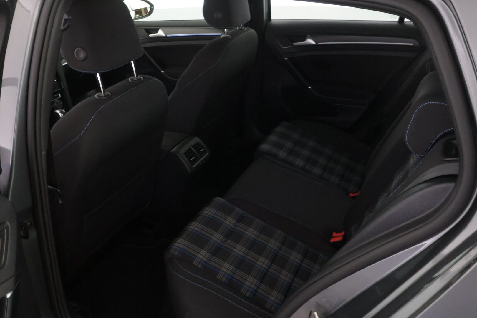 Volkswagen Golf 2021 GOLF Farmari (AC) 5ov 1395cm3 A - * ACC / DIGIMITTARI / JUURI HUOLLETTU / 2X RENKAAT *