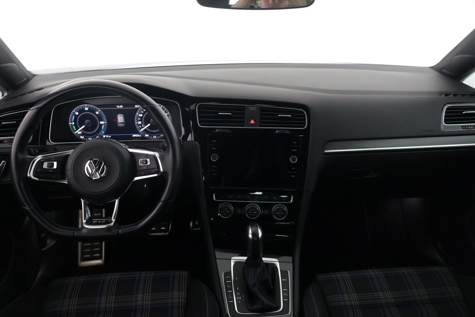 Volkswagen Golf 2021 GOLF Farmari (AC) 5ov 1395cm3 A - * ACC / DIGIMITTARI / JUURI HUOLLETTU / 2X RENKAAT *