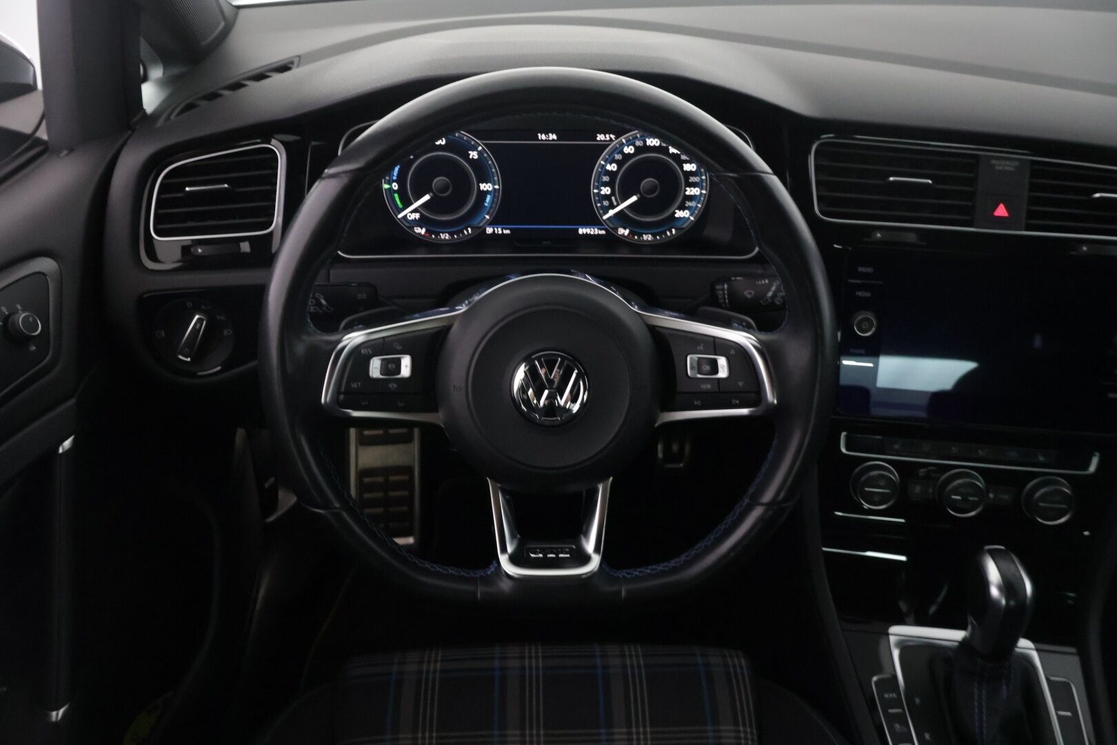 Volkswagen Golf 2021 GOLF Farmari (AC) 5ov 1395cm3 A - * ACC / DIGIMITTARI / JUURI HUOLLETTU / 2X RENKAAT *