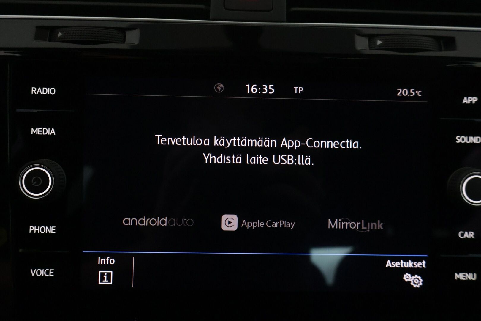 Volkswagen Golf 2021 GOLF Farmari (AC) 5ov 1395cm3 A - * ACC / DIGIMITTARI / JUURI HUOLLETTU / 2X RENKAAT *