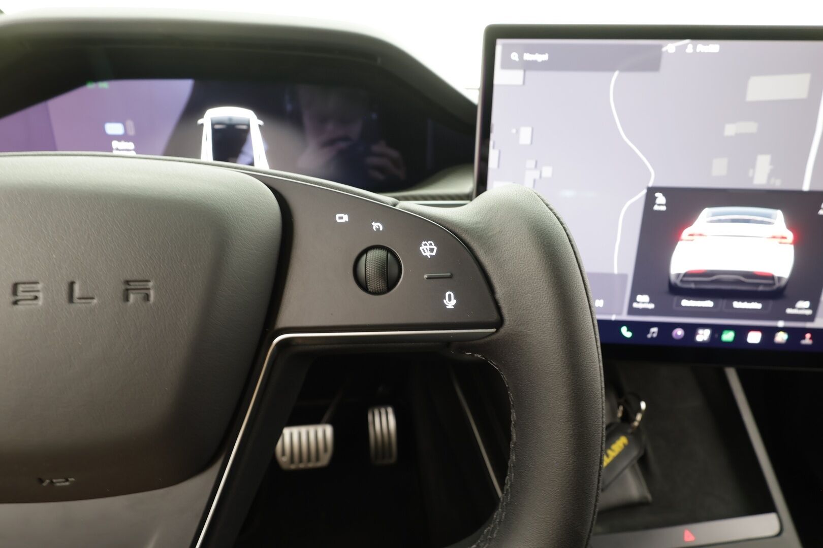 Tesla Model X 2023 Plaid 6-P - | Koukku | ILP | ACC | Ilma-alusta | P.Kamera | Ilmastoitu Muistipenkki | LED | Premium Audio | Kaistavahti | Navi | Keyless | 1-om Suomi-auto | 2x Latauskaapelit | Kahdet renkaat |