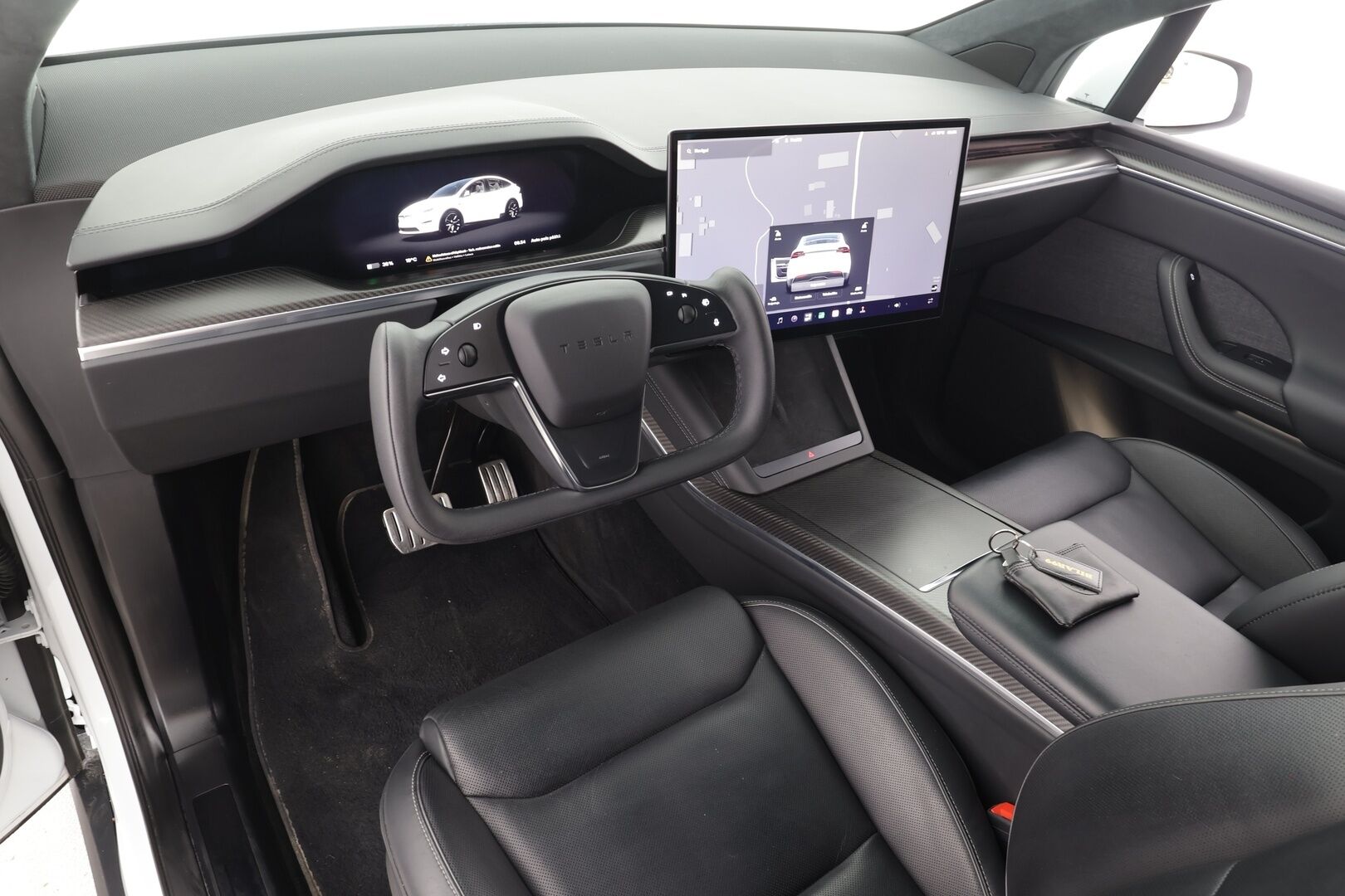 Tesla Model X 2023 Plaid 6-P - | Koukku | ILP | ACC | Ilma-alusta | P.Kamera | Ilmastoitu Muistipenkki | LED | Premium Audio | Kaistavahti | Navi | Keyless | 1-om Suomi-auto | 2x Latauskaapelit | Kahdet renkaat |