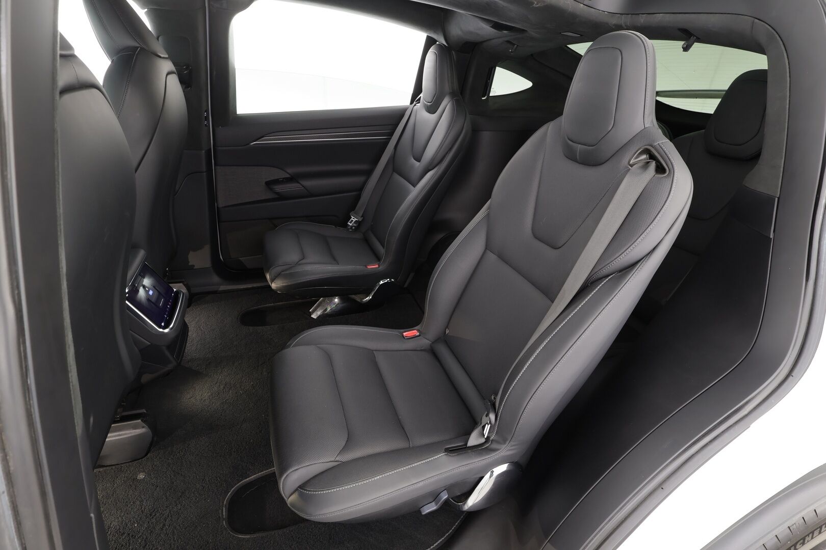 Tesla Model X 2023 Plaid 6-P - | Koukku | ILP | ACC | Ilma-alusta | P.Kamera | Ilmastoitu Muistipenkki | LED | Premium Audio | Kaistavahti | Navi | Keyless | 1-om Suomi-auto | 2x Latauskaapelit | Kahdet renkaat |
