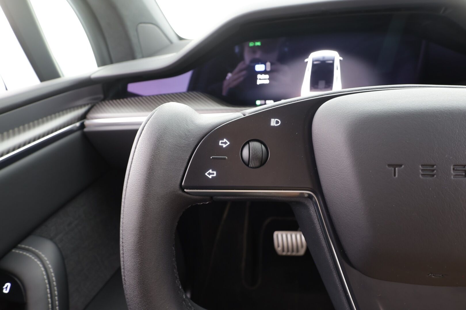 Tesla Model X 2023 Plaid 6-P - | Koukku | ILP | ACC | Ilma-alusta | P.Kamera | Ilmastoitu Muistipenkki | LED | Premium Audio | Kaistavahti | Navi | Keyless | 1-om Suomi-auto | 2x Latauskaapelit | Kahdet renkaat |