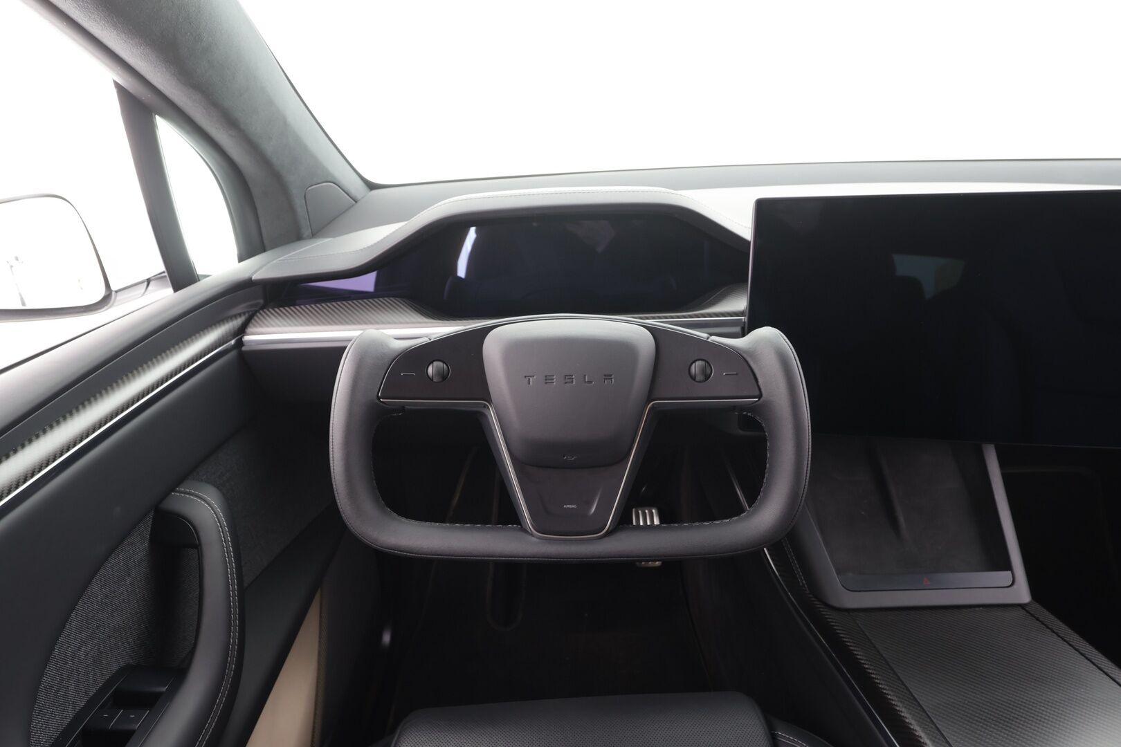 Tesla Model X 2023 Plaid 6-P - | Koukku | ILP | ACC | Ilma-alusta | P.Kamera | Ilmastoitu Muistipenkki | LED | Premium Audio | Kaistavahti | Navi | Keyless | 1-om Suomi-auto | 2x Latauskaapelit | Kahdet renkaat |