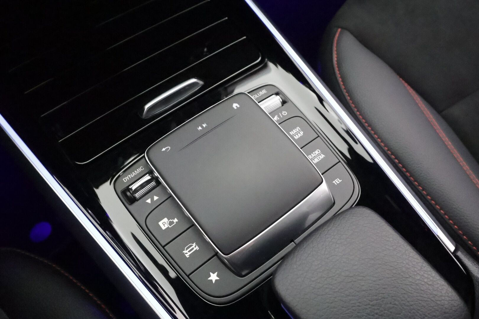 Mercedes-Benz EQB 2023 300 4MATIC Business AMG - | AMG | 1x omisteinen | Led high performance | ALV | Widescreen | Kasitavahti | KeylessGo | Kamera | 