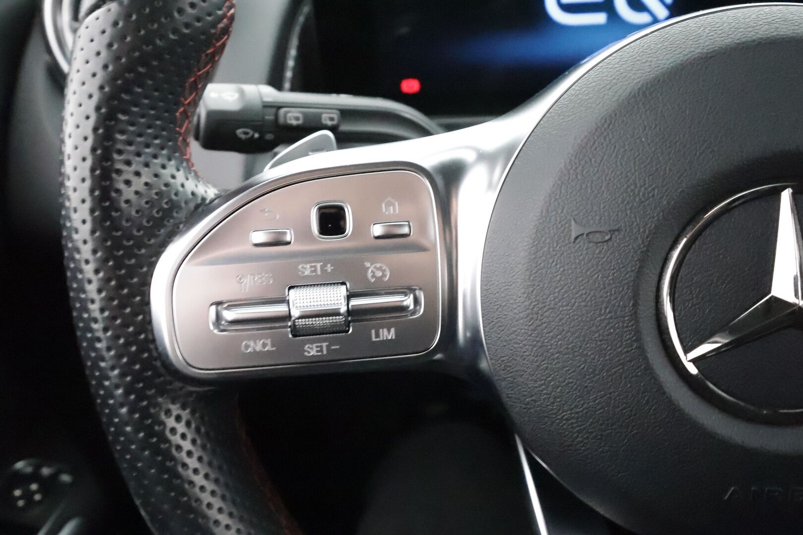 Mercedes-Benz EQB 2023 300 4MATIC Business AMG * Widescreen / P.Kamera / LED / Kaistavahti / Nahka-Alcantara / Navi / Keyless * - 1-om Suomi-auto / 2x Latauskaapelit / Kahdet renkaat aluvanteilla - HULLUT AVAJAISHULINAT KORKOTARJOUS 3,29 %