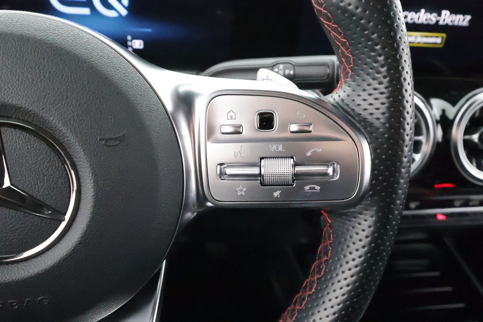 Mercedes-Benz EQB 2023 300 4MATIC Business AMG * Widescreen / P.Kamera / LED / Kaistavahti / Nahka-Alcantara / Navi / Keyless * - 1-om Suomi-auto / 2x Latauskaapelit / Kahdet renkaat aluvanteilla - HULLUT AVAJAISHULINAT KORKOTARJOUS 3,29 %