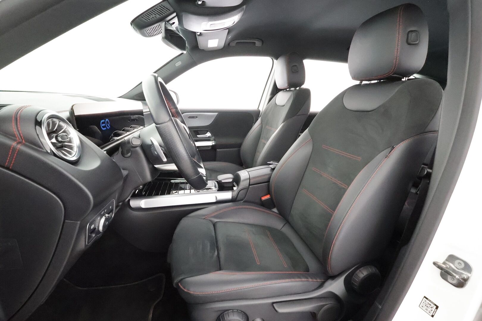 Mercedes-Benz EQB 2023 300 4MATIC Business AMG * Widescreen / P.Kamera / LED / Kaistavahti / Nahka-Alcantara / Navi / Keyless * - 1-om Suomi-auto / 2x Latauskaapelit / Kahdet renkaat aluvanteilla - HULLUT AVAJAISHULINAT KORKOTARJOUS 3,29 %