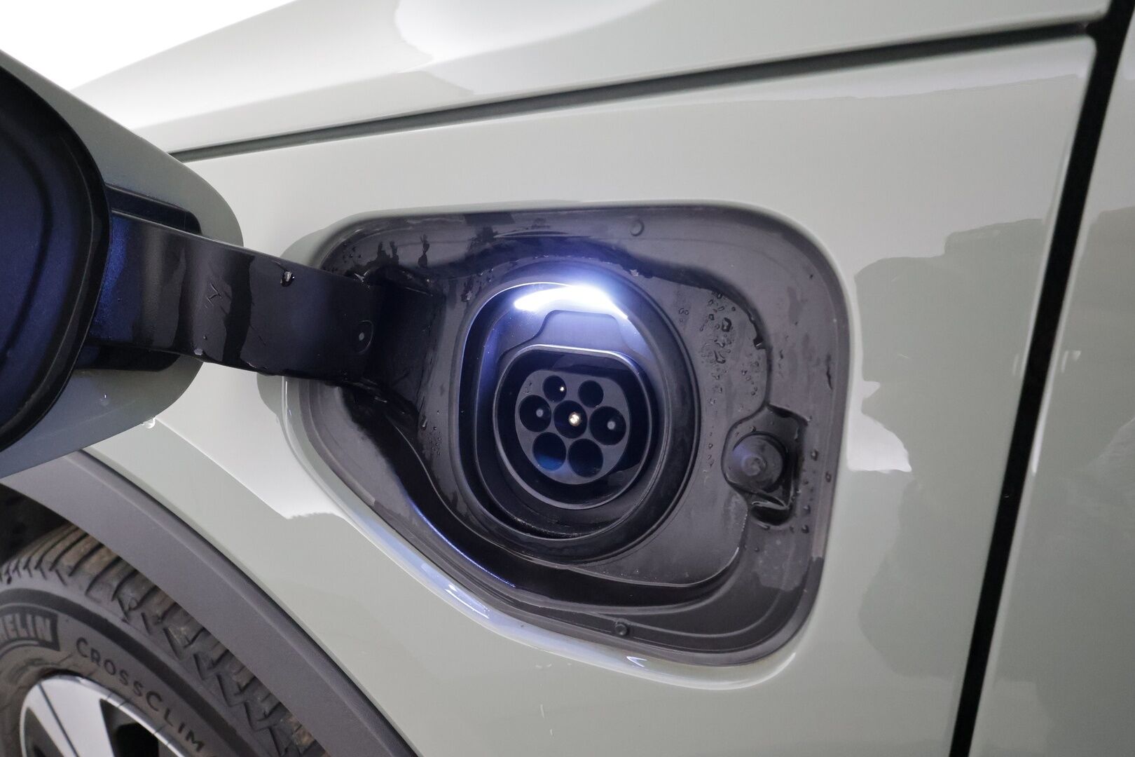 Volvo XC40 2023 T4 TwE Core aut * Vakkari / P.tutka / LED / Navi / Sporttipenkit / KeylessGo * - 1.Om Suomi-auto / Kahdet renkaat aluvanteilla / Merkkihuollettu - HULLU BLACKWEEK KORKOTARJOUS 2,49%