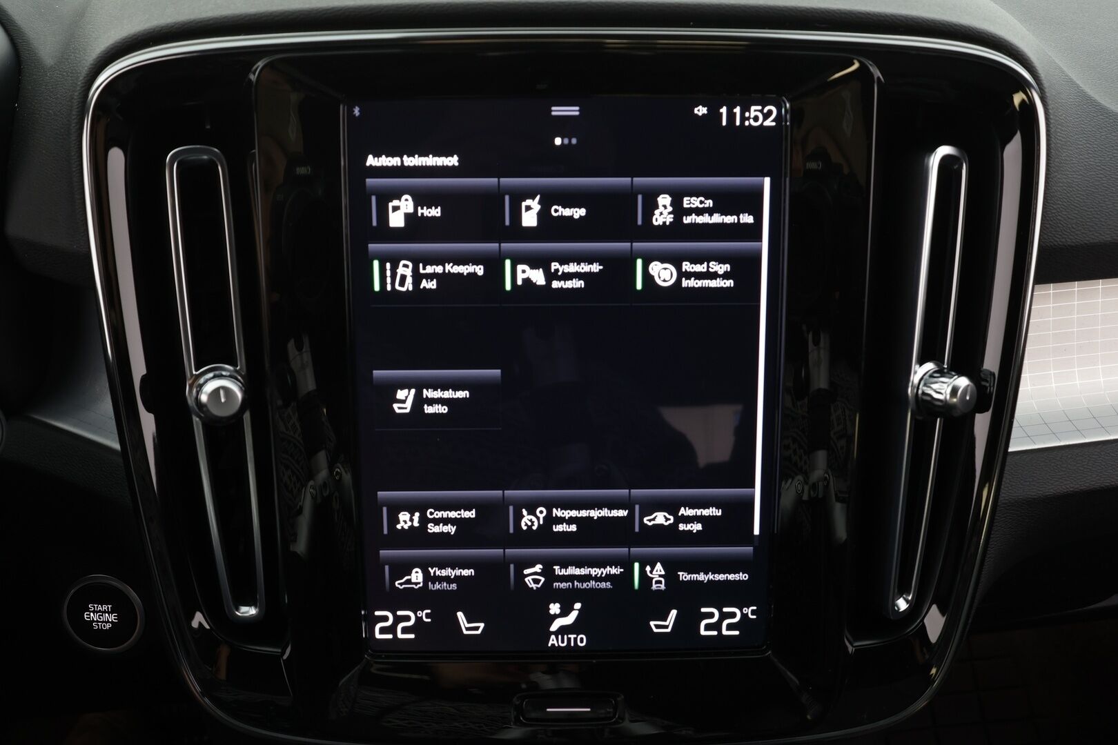 Volvo XC40 2023 T4 TwE Core aut * Vakkari / P.tutka / LED / Navi / Sporttipenkit / KeylessGo * - 1.Om Suomi-auto / Kahdet renkaat aluvanteilla / Merkkihuollettu - HULLU BLACKWEEK KORKOTARJOUS 2,49%