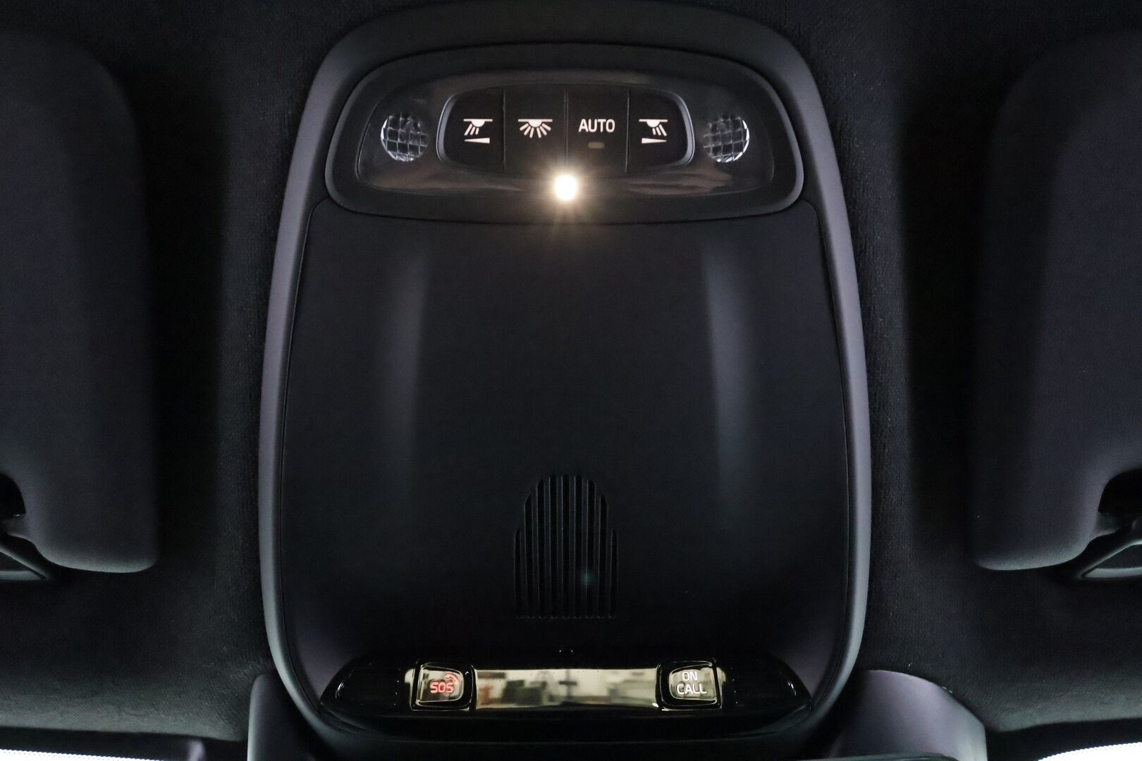 Volvo XC40 2023 T4 TwE Core aut * Vakkari / P.tutka / LED / Navi / Sporttipenkit / KeylessGo * - 1.Om Suomi-auto / Kahdet renkaat aluvanteilla / Merkkihuollettu - HULLU BLACKWEEK KORKOTARJOUS 2,49%