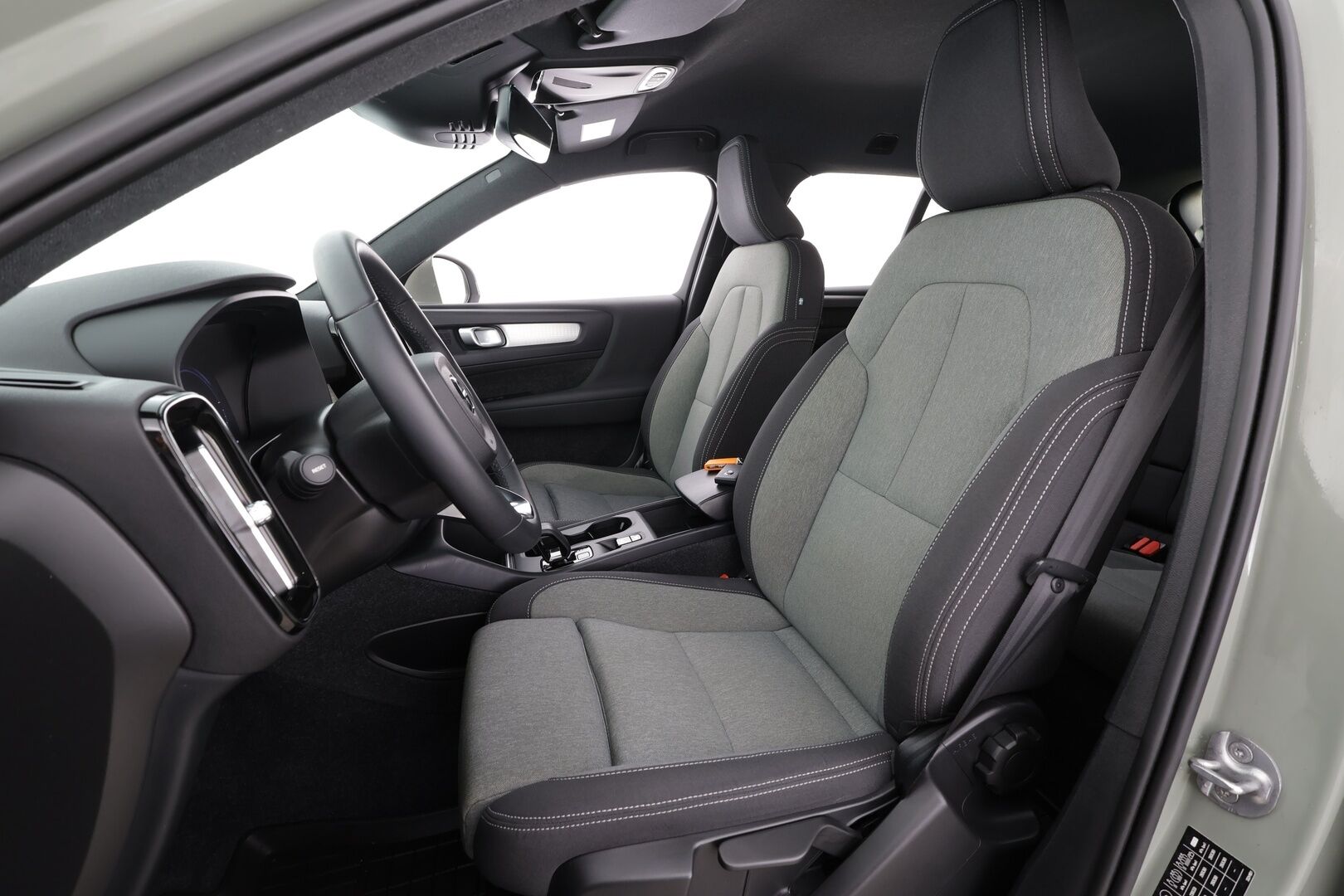 Volvo XC40 2023 T4 TwE Core aut * Vakkari / P.tutka / LED / Navi / Sporttipenkit / KeylessGo * - 1.Om Suomi-auto / Kahdet renkaat aluvanteilla / Merkkihuollettu - HULLU BLACKWEEK KORKOTARJOUS 2,49%