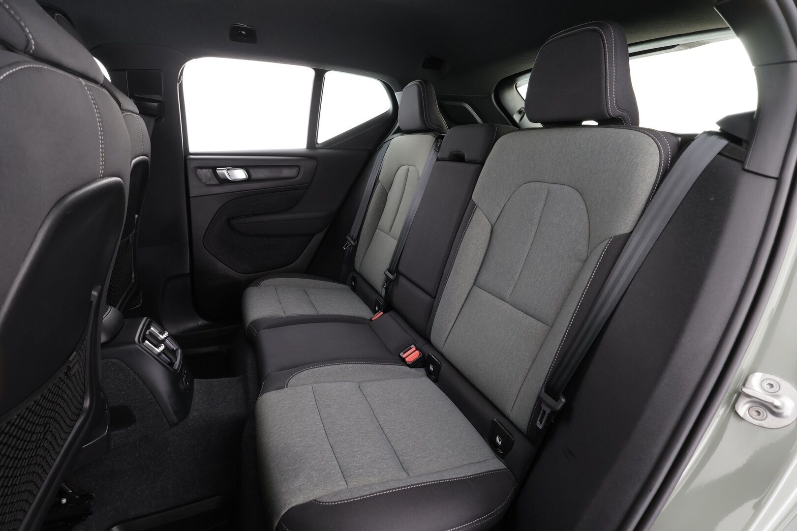 Volvo XC40 2023 T4 TwE Core aut * Vakkari / P.tutka / LED / Navi / Sporttipenkit / KeylessGo * - 1.Om Suomi-auto / Kahdet renkaat aluvanteilla / Merkkihuollettu - HULLU BLACKWEEK KORKOTARJOUS 2,49%