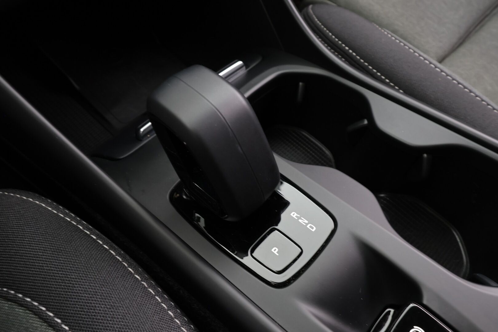 Volvo XC40 2023 T4 TwE Core aut * Vakkari / P.tutka / LED / Navi / Sporttipenkit / KeylessGo * - 1.Om Suomi-auto / Kahdet renkaat aluvanteilla / Merkkihuollettu - HULLU BLACKWEEK KORKOTARJOUS 2,49%