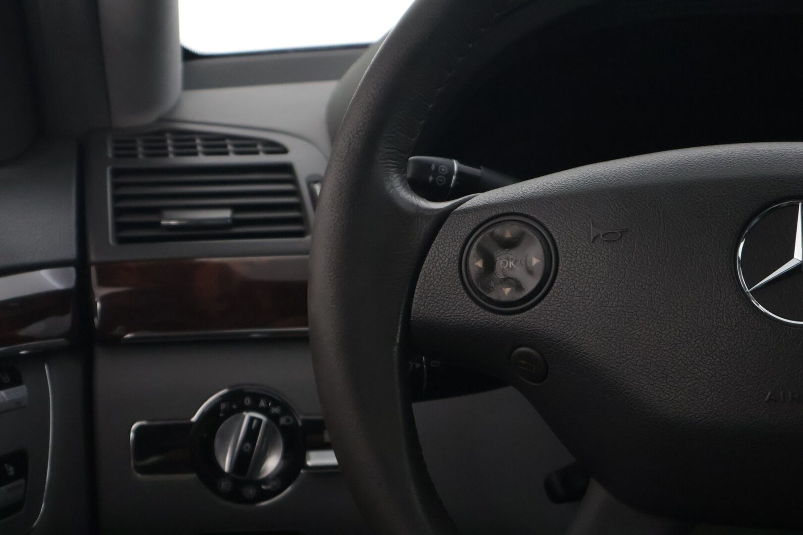 Mercedes-Benz S 2007 320 CDI 4Matic L * Lang / AirMatic / Sähköpenkit muistilla / Kattoluukku / HarmanKardon / Koukku / Aurinkoverho * - * Langi / Huikeat varusteet / Yhdellä omistajalla Suomessa / 2x renkaat * - HULLUT AVAJAISHULINAT KORKOTARJOUS 3,29 %