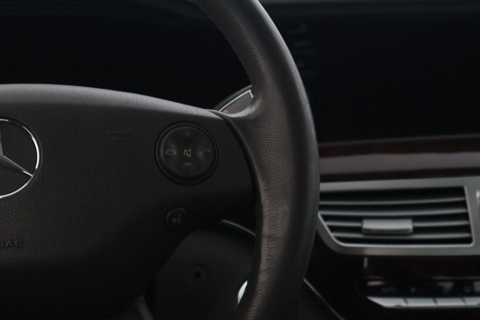 Mercedes-Benz S 2007 320 CDI 4Matic L * Lang / AirMatic / Sähköpenkit muistilla / Kattoluukku / HarmanKardon / Koukku / Aurinkoverho * - * Langi / Huikeat varusteet / Yhdellä omistajalla Suomessa / 2x renkaat * - HULLUT AVAJAISHULINAT KORKOTARJOUS 3,29 %