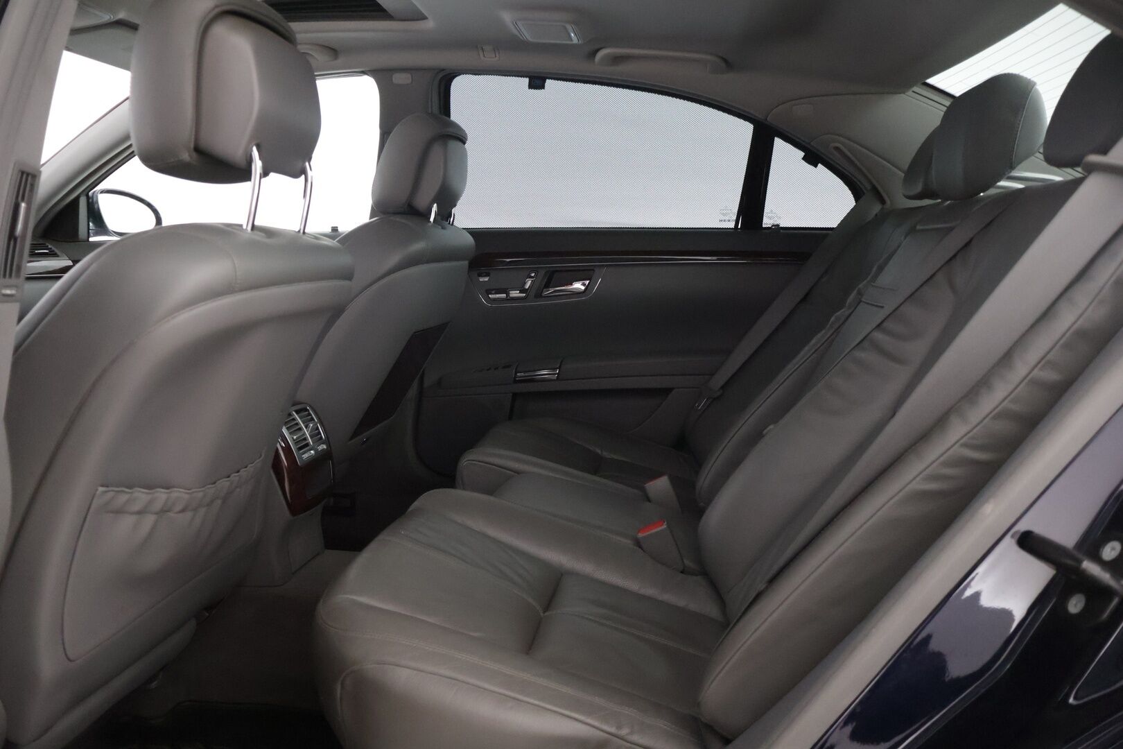 Mercedes-Benz S 2007 320 CDI 4Matic L * Lang / AirMatic / Sähköpenkit muistilla / Kattoluukku / HarmanKardon / Koukku / Aurinkoverho * - * Langi / Huikeat varusteet / Yhdellä omistajalla Suomessa / 2x renkaat * - HULLUT AVAJAISHULINAT KORKOTARJOUS 3,29 %