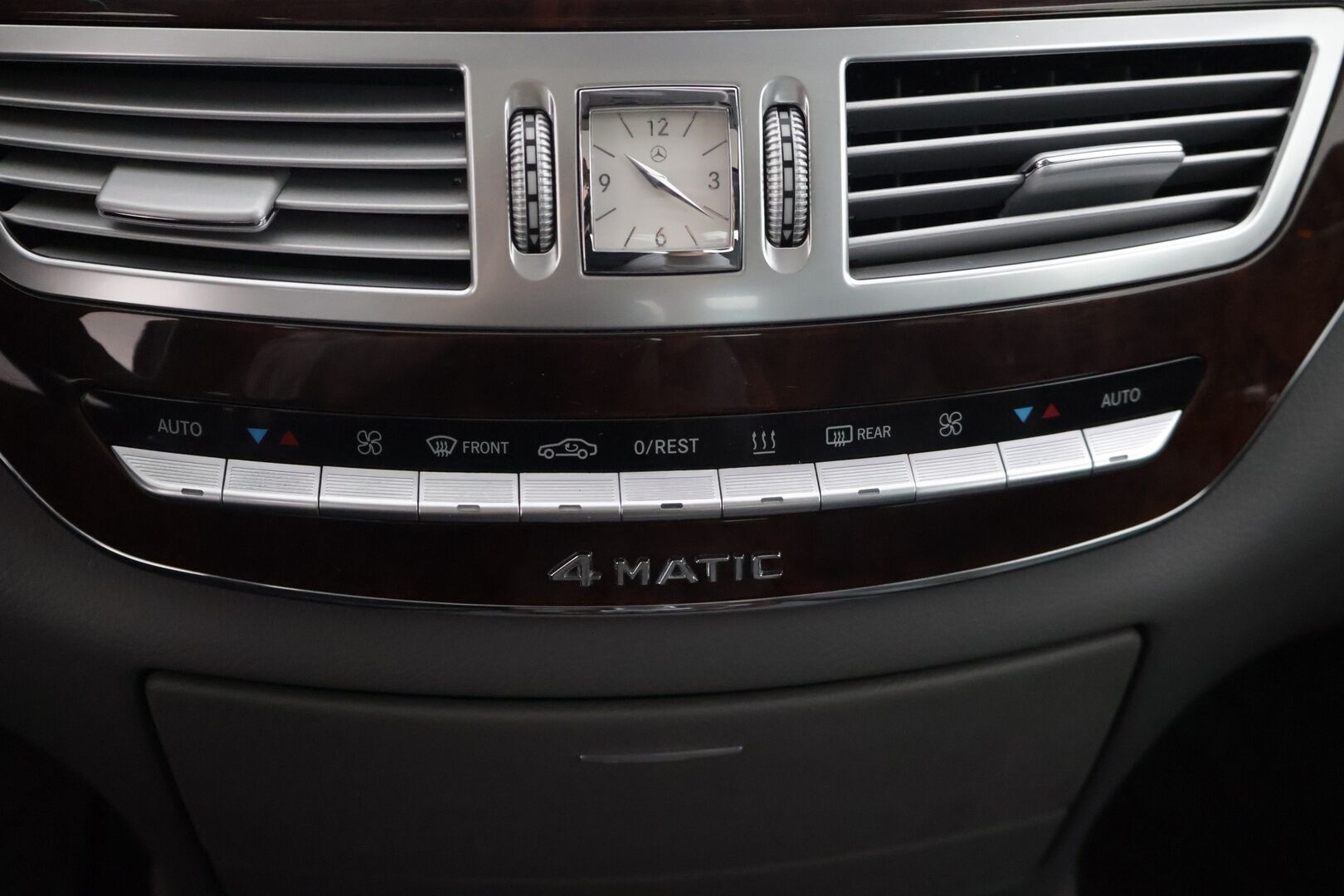 Mercedes-Benz S 2007 320 CDI 4Matic L * Lang / AirMatic / Sähköpenkit muistilla / Kattoluukku / HarmanKardon / Koukku / Aurinkoverho * - * Langi / Huikeat varusteet / Yhdellä omistajalla Suomessa / 2x renkaat * - HULLUT AVAJAISHULINAT KORKOTARJOUS 3,29 %