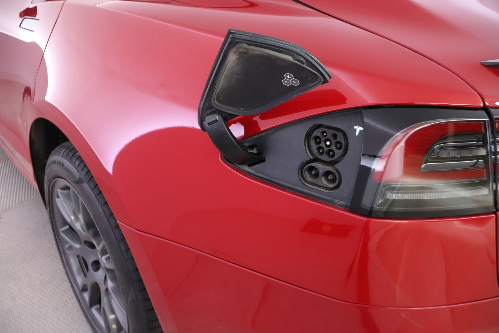 Tesla Model S 2023 Plaid - | Suomi-auto | Plaid | Ilm. Nahat | Yoke ratti | Ilma-alusta | Prem. Audio | ILP | Adapt. LED |