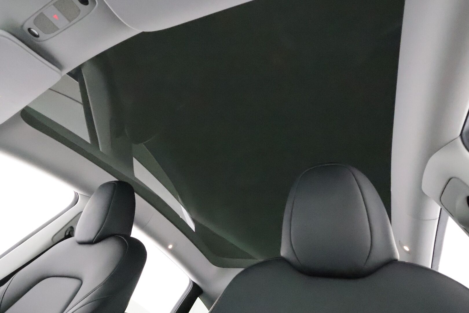 Tesla Model Y 2023 Long Range ** Koukku / Lämpöpumppu / Lasikatto / Matrix-LED / Adapt.Vakkari / P.Kamera / Muistipenkki / Navi / Keyless** - 3,99 % KORKOTARJOUS TÄHÄN AUTOON - Suomi-auto / Kahdet Renkaat