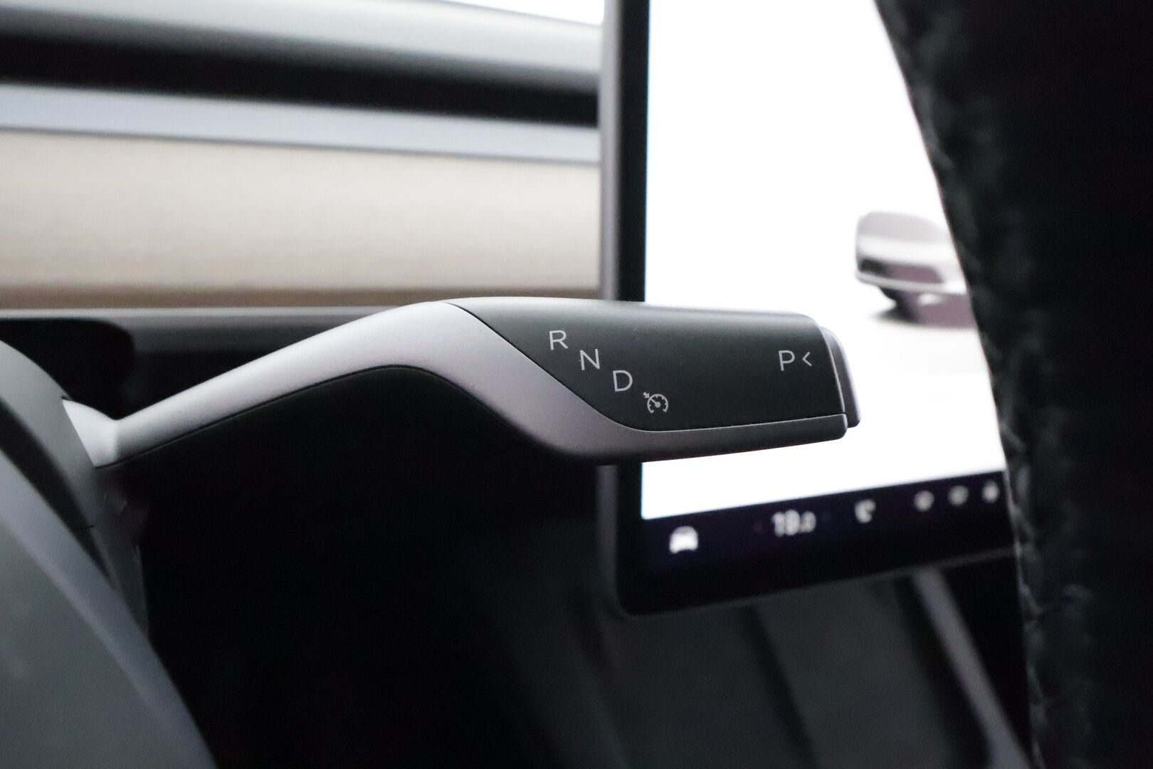 Tesla Model Y 2023 Long Range ** Koukku / Lämpöpumppu / Lasikatto / Matrix-LED / Adapt.Vakkari / P.Kamera / Muistipenkki / Navi / Keyless** - 3,99 % KORKOTARJOUS TÄHÄN AUTOON - Suomi-auto / Kahdet Renkaat