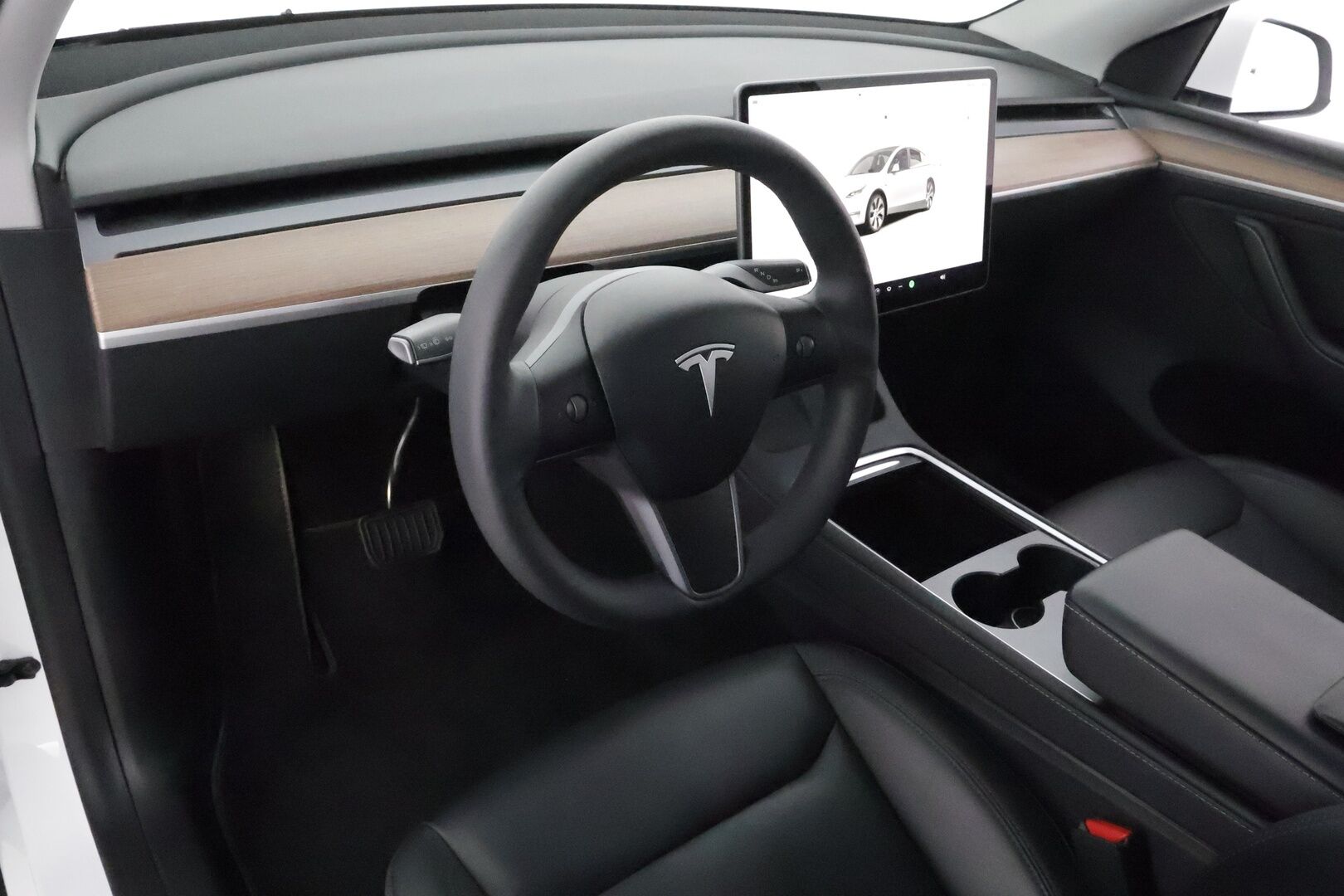 Tesla Model Y 2023 Long Range ** Koukku / Lämpöpumppu / Lasikatto / Matrix-LED / Adapt.Vakkari / P.Kamera / Muistipenkki / Navi / Keyless** - 3,99 % KORKOTARJOUS TÄHÄN AUTOON - Suomi-auto / Kahdet Renkaat