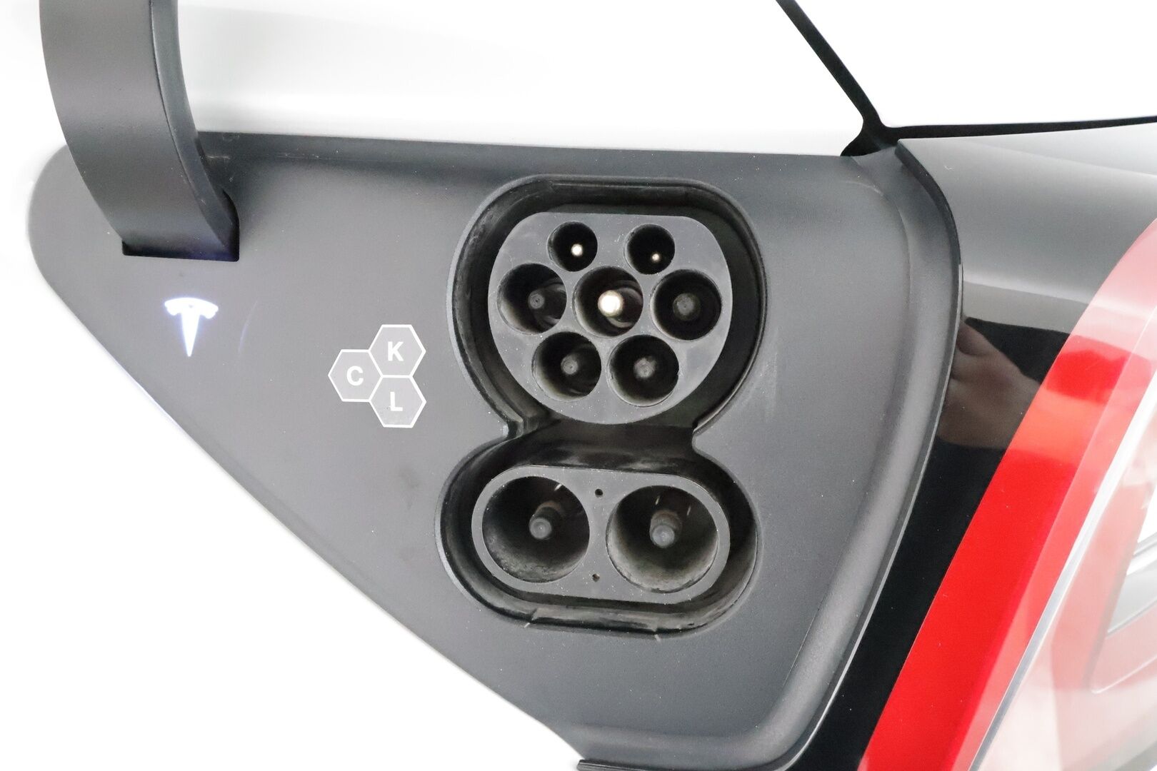 Tesla Model Y 2023 Long Range ** Koukku / Lämpöpumppu / Lasikatto / Matrix-LED / Adapt.Vakkari / P.Kamera / Muistipenkki / Navi / Keyless** - 3,99 % KORKOTARJOUS TÄHÄN AUTOON - Suomi-auto / Kahdet Renkaat