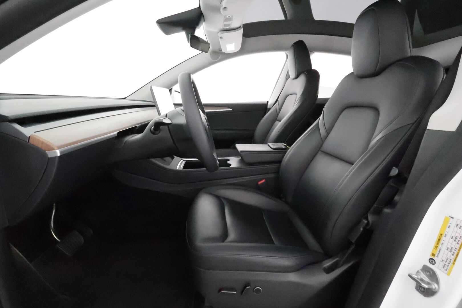 Tesla Model Y 2023 Long Range ** Koukku / Lämpöpumppu / Lasikatto / Matrix-LED / Adapt.Vakkari / P.Kamera / Muistipenkki / Navi / Keyless** - 3,99 % KORKOTARJOUS TÄHÄN AUTOON - Suomi-auto / Kahdet Renkaat