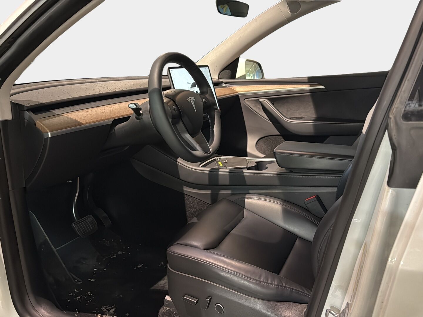 Tesla Model Y 2023 Long Range ** Koukku / Lämpöpumppu / Lasikatto / Matrix-LED / Adapt.Vakkari / P.Kamera / Muistipenkki / Navi / Keyless** - *Suomi-auto / Kahdet hyvät renkaat*