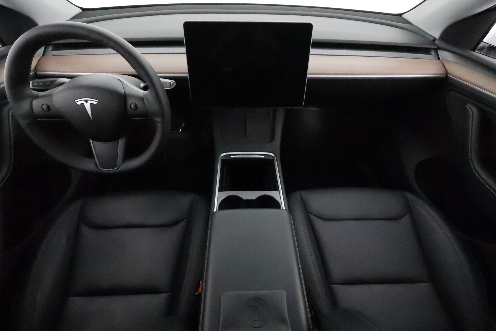 Tesla Model Y 2023 Long Range ** Koukku / Lämpöpumppu / Lasikatto / Matrix-LED / Adapt.Vakkari / P.Kamera / Muistipenkki / Navi / Keyless** - 3,99 % KORKOTARJOUS TÄHÄN AUTOON - Suomi-auto / Kahdet Renkaat