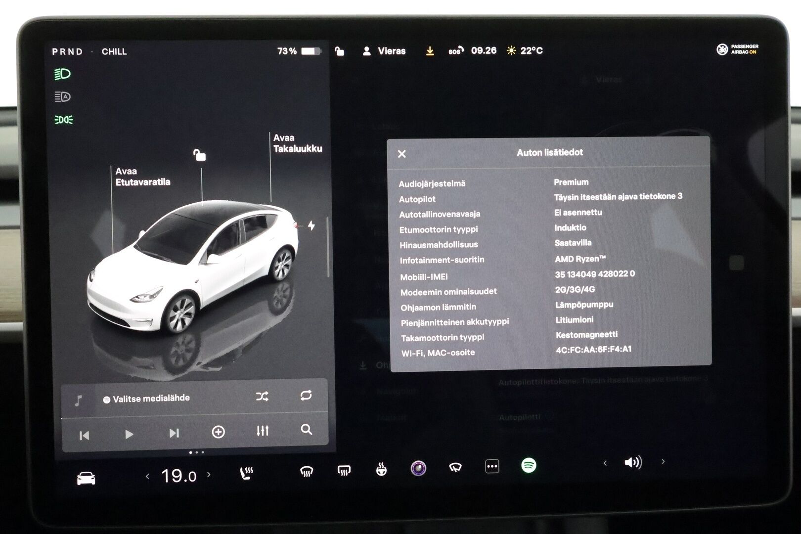 Tesla Model Y 2023 Long Range ** Koukku / Lämpöpumppu / Lasikatto / Matrix-LED / Adapt.Vakkari / P.Kamera / Muistipenkki / Navi / Keyless** - 3,99 % KORKOTARJOUS TÄHÄN AUTOON - Suomi-auto / Kahdet Renkaat