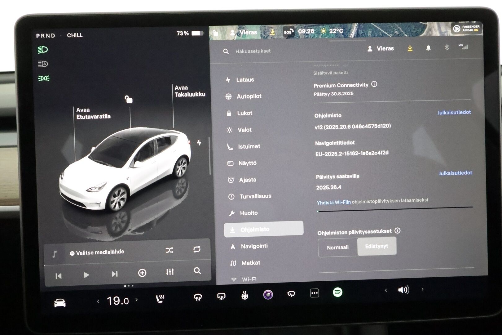 Tesla Model Y 2023 Long Range ** Koukku / Lämpöpumppu / Lasikatto / Matrix-LED / Adapt.Vakkari / P.Kamera / Muistipenkki / Navi / Keyless** - 3,99 % KORKOTARJOUS TÄHÄN AUTOON - Suomi-auto / Kahdet Renkaat