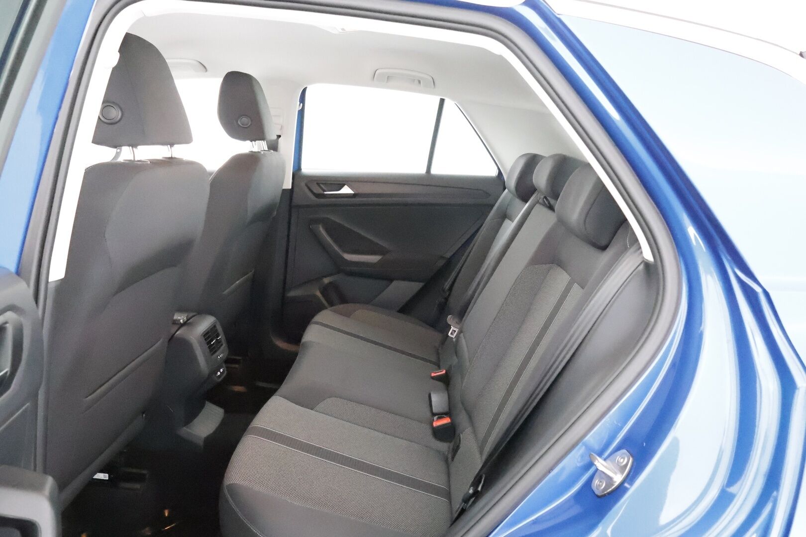 Volkswagen T-Roc 2023 Comfort 1,0 TSI 81 kW - 1-om. Suomi-auto / Webasto / Adapt.vakkari / Facelift / P.kamera / Keyless / Apple&Android / Ratinlämmitys