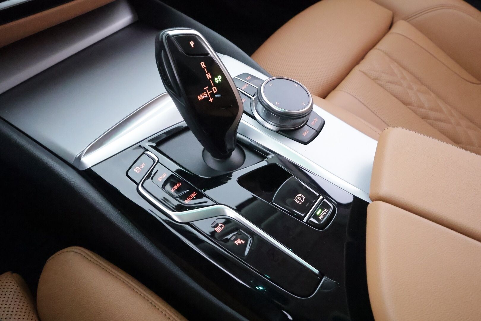 BMW 530 2023 G31 Touring 530e xDrive A Charged Edition - | ACC | HIFI | Konjakkinahat | Xtraboost | Sporttipenkit | Comfort Access | BSM | Ambient | P.kamera | Lämm. ratti | 1-om suomiauto | Merkkihuollot |