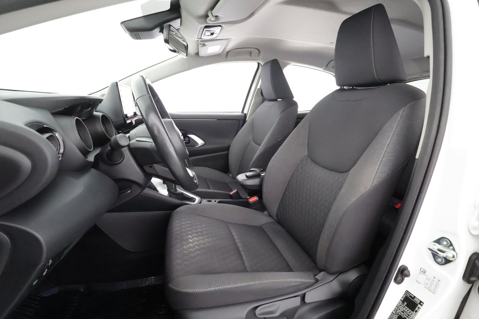 Toyota Yaris 2023 1,5 Hybrid Style - | ACC | LED | LTA | BSM | RCTA | P.kamera | Keyless | Lohko+sisälämmitin | Navi | Apple & Android | Lämm. ratti | Merkkihuollot |
