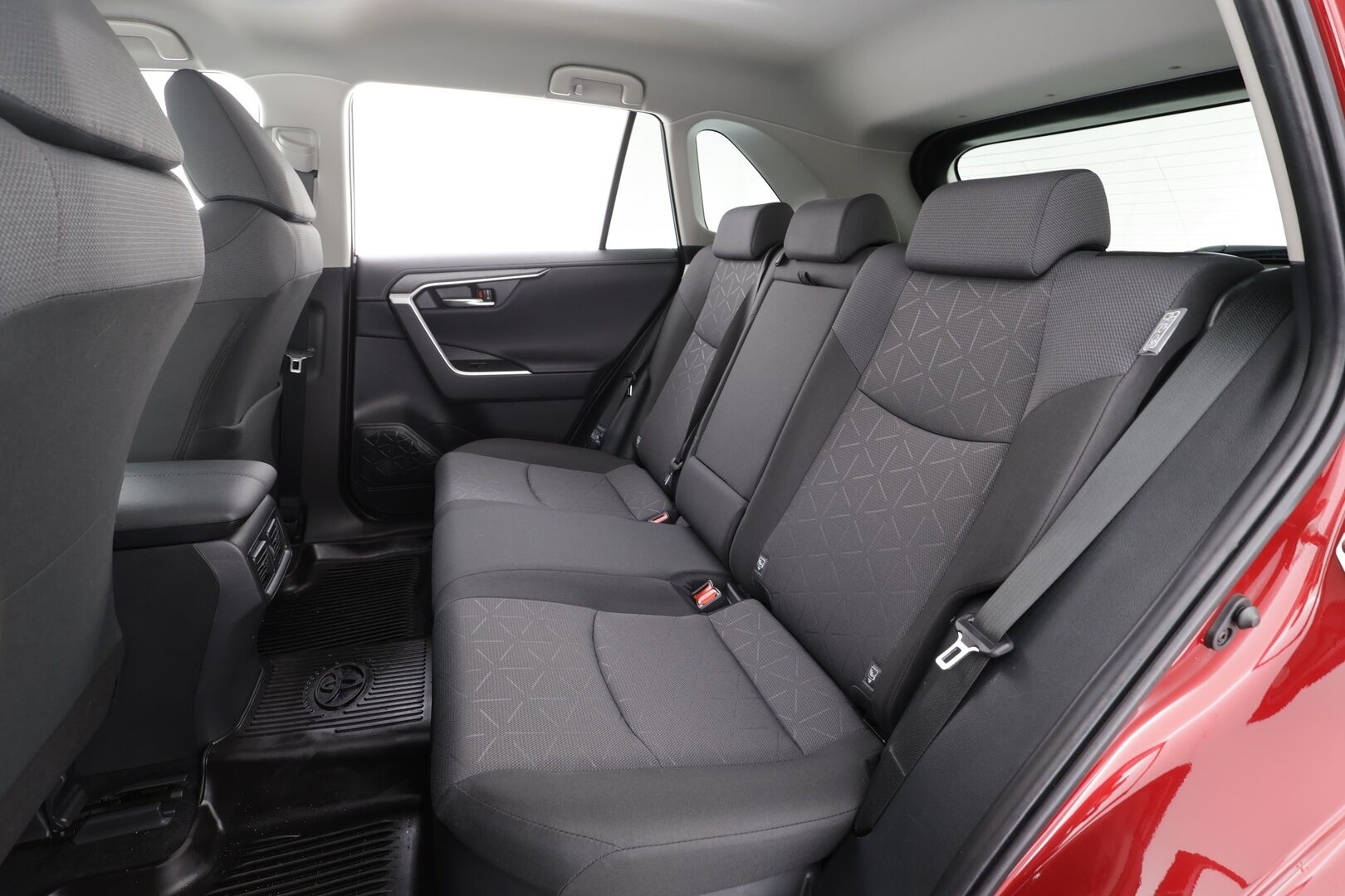 Toyota RAV4 2023 2,5 Hybrid Plus Edition * Webasto / ACC / LED / P.Kamera / Digimittaristo / Navi / Keyless - 1-om Suomi-auto / Kahdet renkaat aluvanteilla / Merkkihuollot - HULLUT AVAJAISHULINAT KORKOTARJOUS 3,29 %