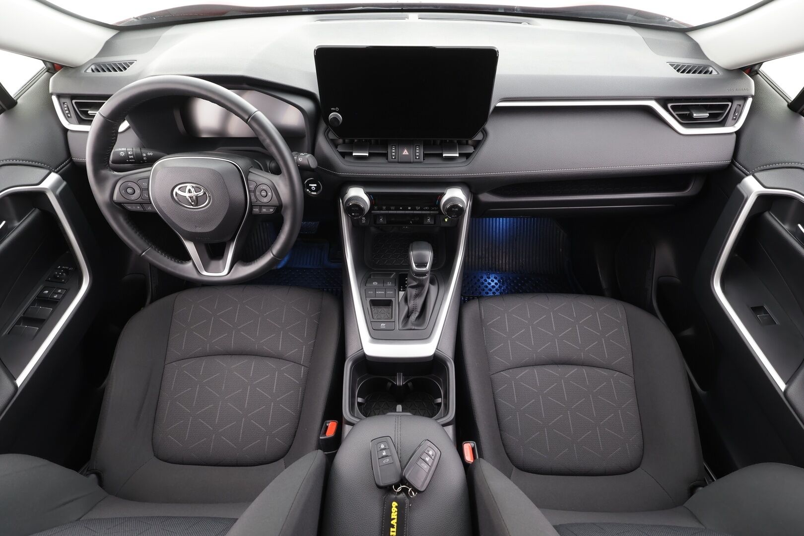 Toyota RAV4 2023 2,5 Hybrid Plus Edition * Webasto / ACC / LED / P.Kamera / Digimittaristo / Navi / Keyless - 1-om Suomi-auto / Kahdet renkaat aluvanteilla / Merkkihuollot - HULLUT AVAJAISHULINAT KORKOTARJOUS 3,29 %