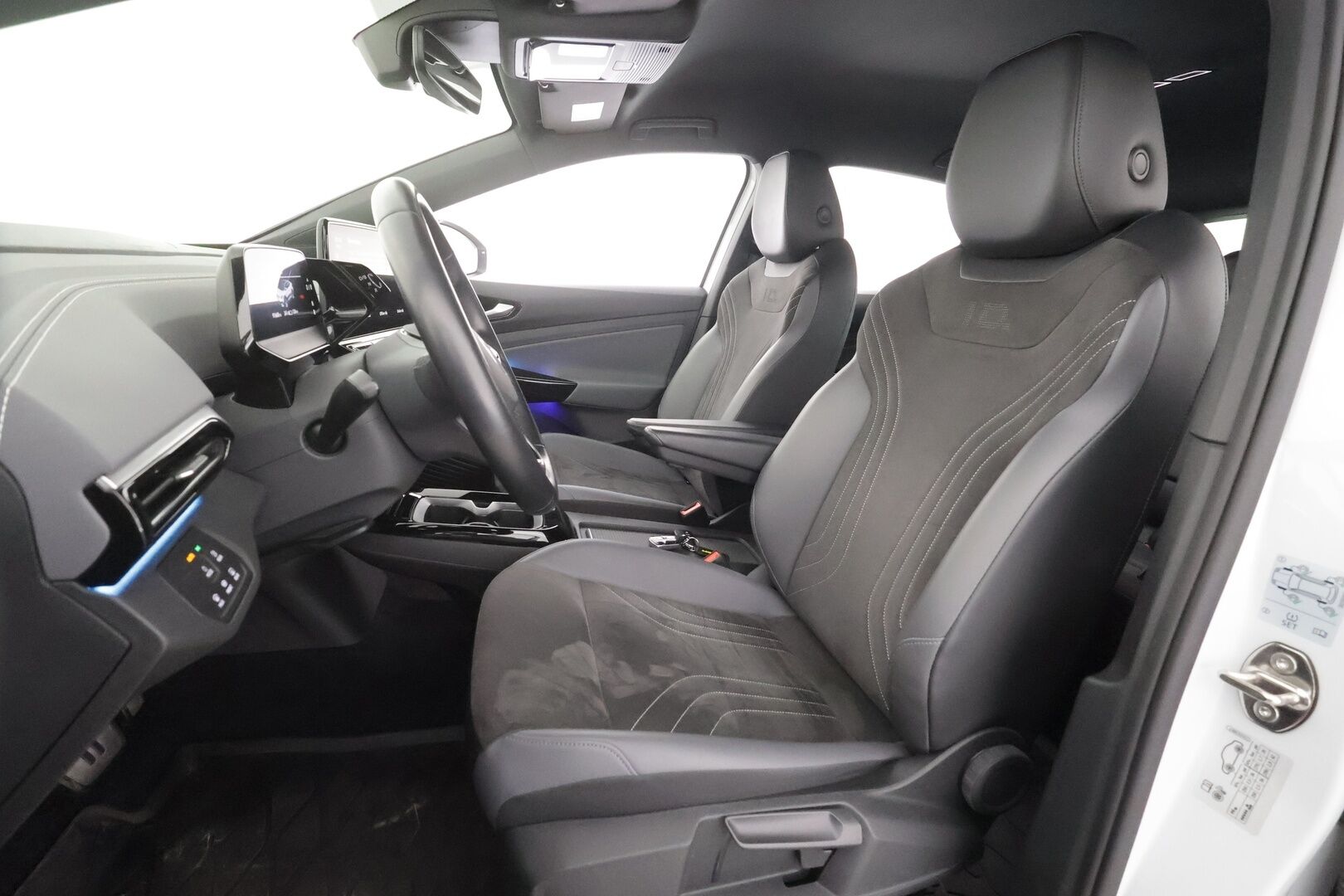 Volkswagen ID.5 2023 Pro Performance 150 kW, akku 77 kWh - | ILP | ACC | LED | P.Kamera | Navi | Kaistavahti | Keyless | Digimittaristo | Nahka-Alcantara | Ratinlämmitys | Kahdet renkaat | Suomi-auto | 2x Latauskaapelit | Merkkihuollot |