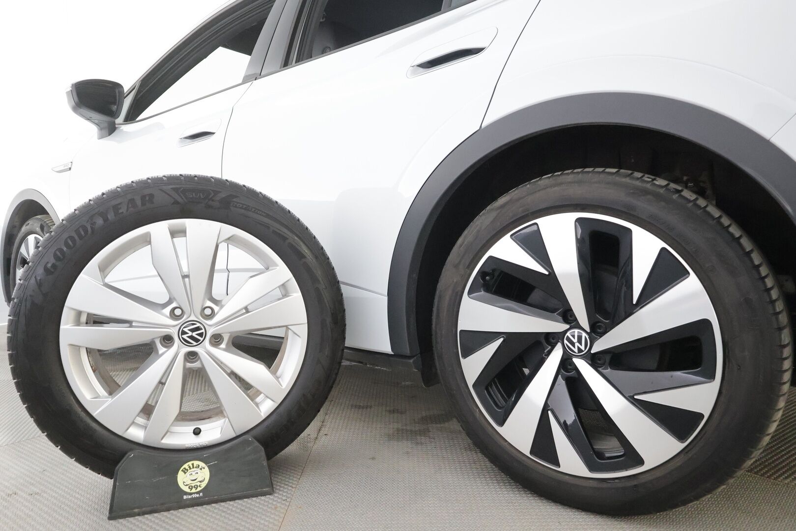 Volkswagen ID.5 2023 Pro Performance 150 kW, akku 77 kWh - | ILP | ACC | LED | P.Kamera | Navi | Kaistavahti | Keyless | Digimittaristo | Nahka-Alcantara | Ratinlämmitys | Kahdet renkaat | Suomi-auto | 2x Latauskaapelit | Merkkihuollot |