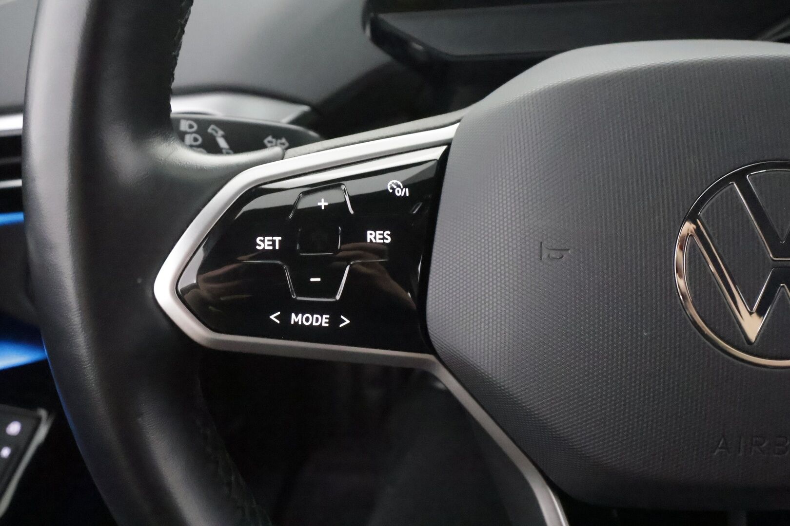 Volkswagen ID.5 2023 Pro Performance 150 kW, akku 77 kWh - | ILP | ACC | LED | P.Kamera | Navi | Kaistavahti | Keyless | Digimittaristo | Nahka-Alcantara | Ratinlämmitys | Kahdet renkaat | Suomi-auto | 2x Latauskaapelit | Merkkihuollot |