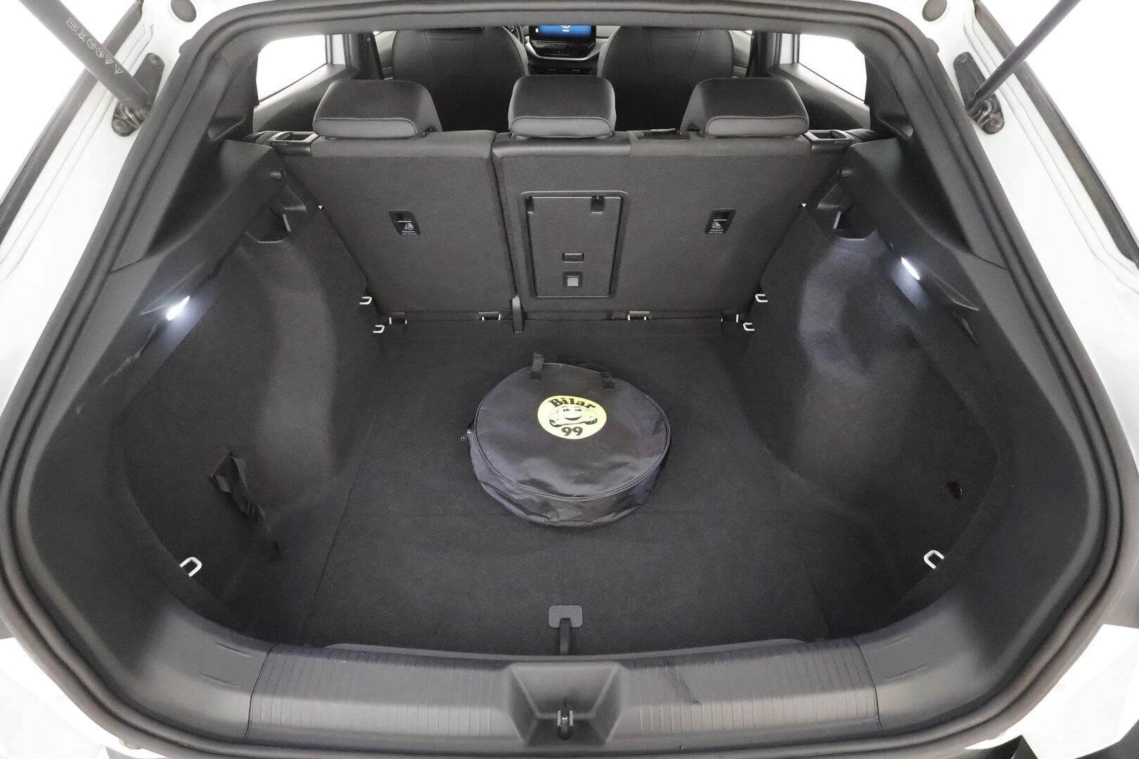 Volkswagen ID.5 2023 Pro Performance 150 kW, akku 77 kWh - | ILP | ACC | LED | P.Kamera | Navi | Kaistavahti | Keyless | Digimittaristo | Nahka-Alcantara | Ratinlämmitys | Kahdet renkaat | Suomi-auto | 2x Latauskaapelit | Merkkihuollot |